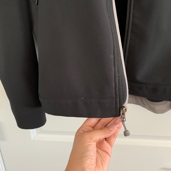 REMOVING ITEM FROM POSH ON APRIL 30 
North Face Jacket - Picture 4 of 5